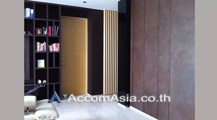 4  2 br Condominium For Sale in Silom ,Bangkok BTS Sala Daeng - MRT Silom at Saladaeng Residences AA18083