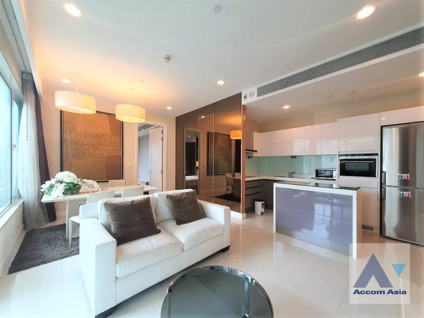  2 Bedrooms  Condominium For Sale in Ploenchit, Bangkok  near BTS Chitlom (AA18085)