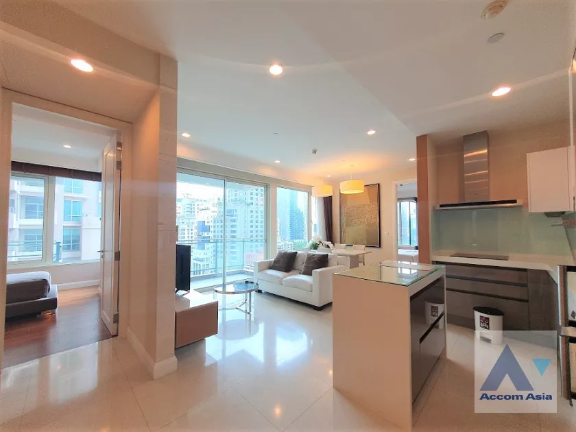  2 Bedrooms  Condominium For Sale in Ploenchit, Bangkok  near BTS Chitlom (AA18085)