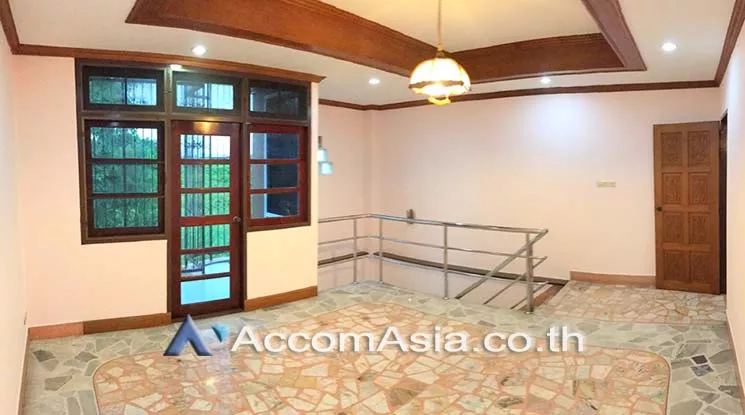 Home Office, Pet friendly |  4 Bedrooms  Townhouse For Rent in Sukhumvit, Bangkok  near BTS Bang Na (AA18121)