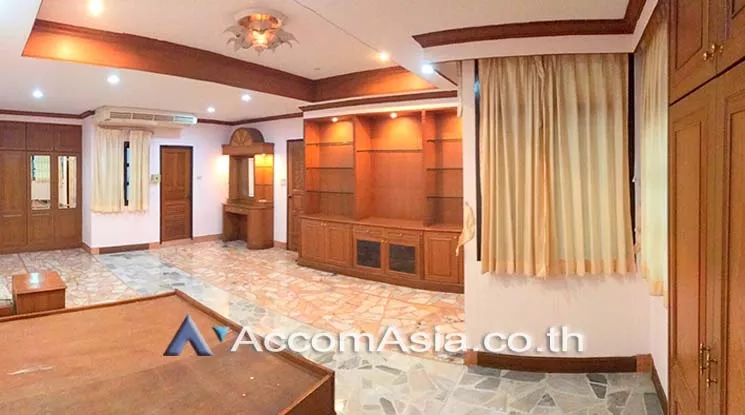 Home Office, Pet friendly |  4 Bedrooms  Townhouse For Rent in Sukhumvit, Bangkok  near BTS Bang Na (AA18121)