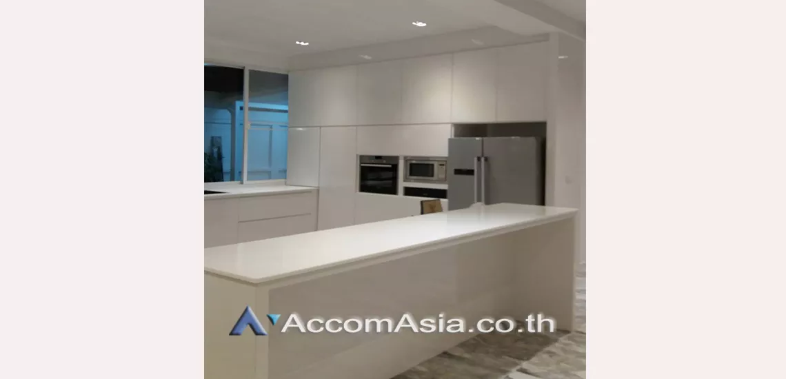7  4 br Townhouse For Rent in Sukhumvit ,Bangkok BTS Thong Lo at House in garden compound with pool AA18162