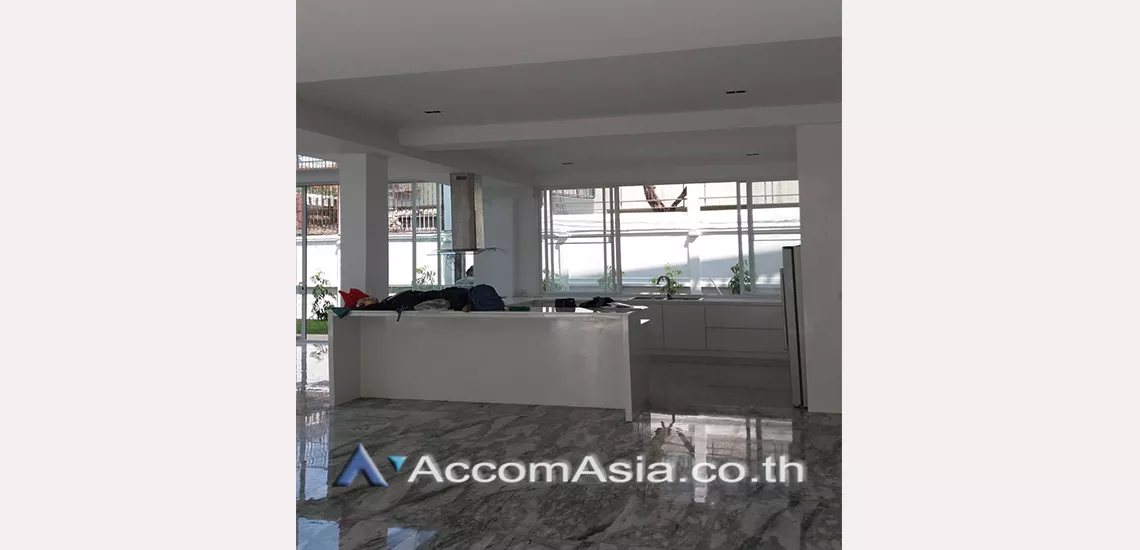 8  4 br Townhouse For Rent in Sukhumvit ,Bangkok BTS Thong Lo at House in garden compound with pool AA18162