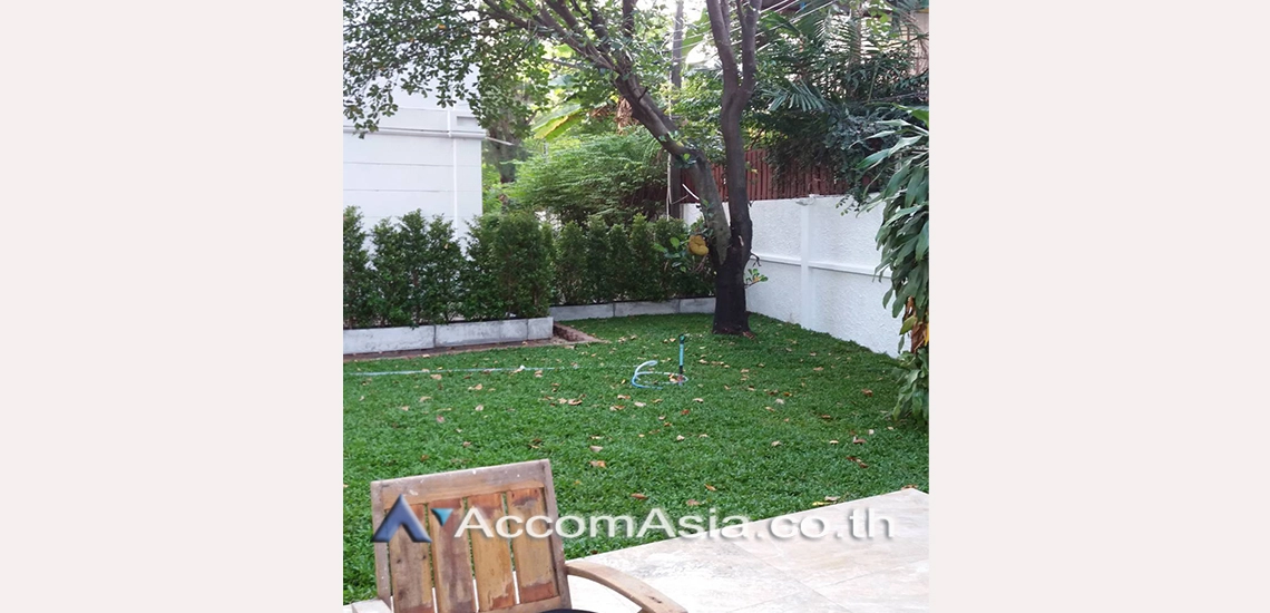 6  4 br Townhouse For Rent in Sukhumvit ,Bangkok BTS Thong Lo at House in garden compound with pool AA18162