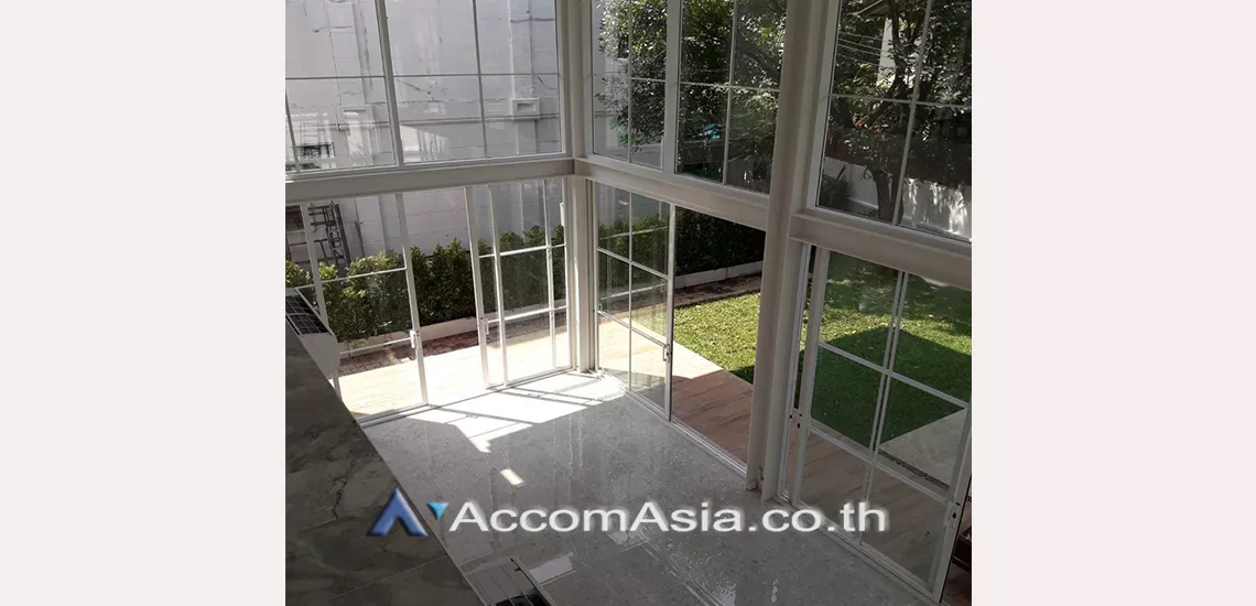  1  4 br Townhouse For Rent in Sukhumvit ,Bangkok BTS Thong Lo at House in garden compound with pool AA18162