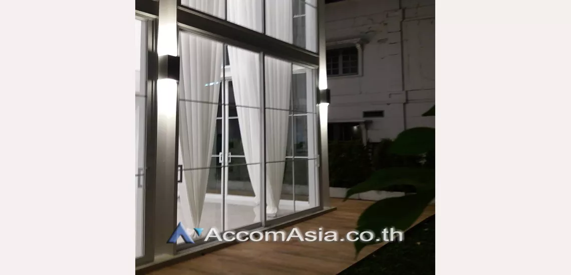 9  4 br Townhouse For Rent in Sukhumvit ,Bangkok BTS Thong Lo at House in garden compound with pool AA18162