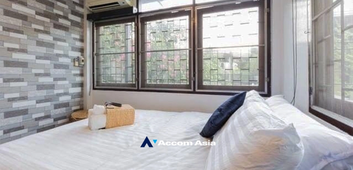 5  4 br House For Rent in Sukhumvit ,Bangkok BTS Ekkamai AA18163