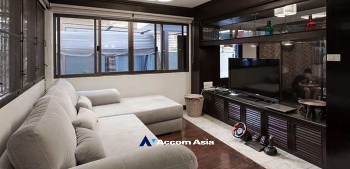  1  4 br House For Rent in Sukhumvit ,Bangkok BTS Ekkamai AA18163