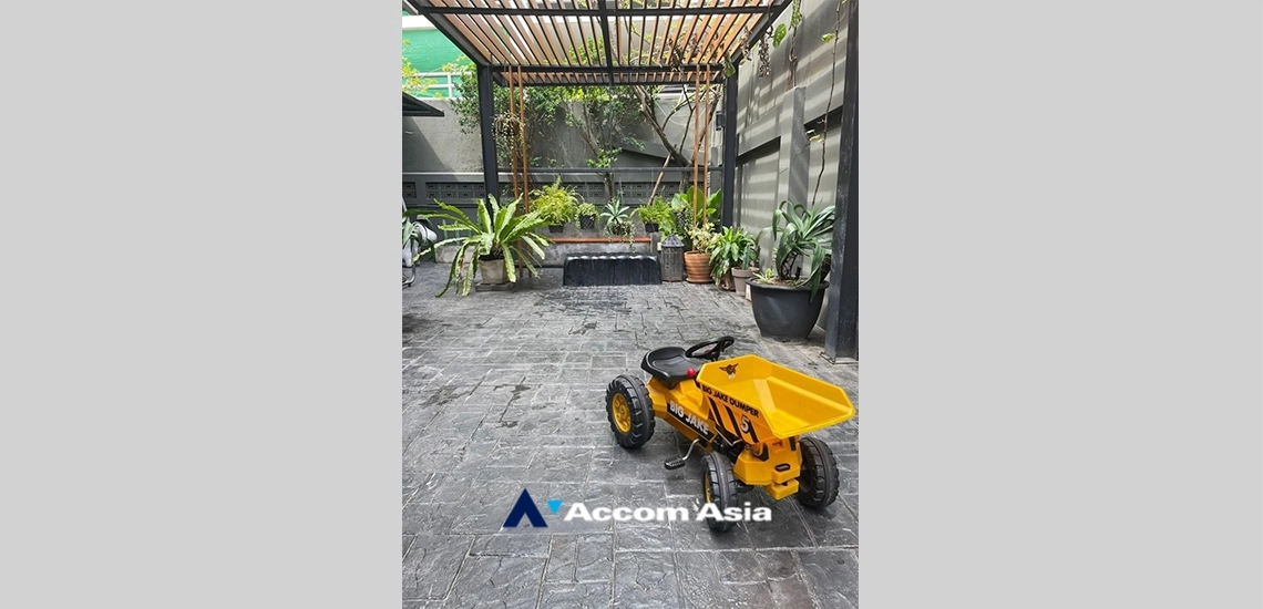 11  4 br House For Rent in Sukhumvit ,Bangkok BTS Ekkamai AA18163