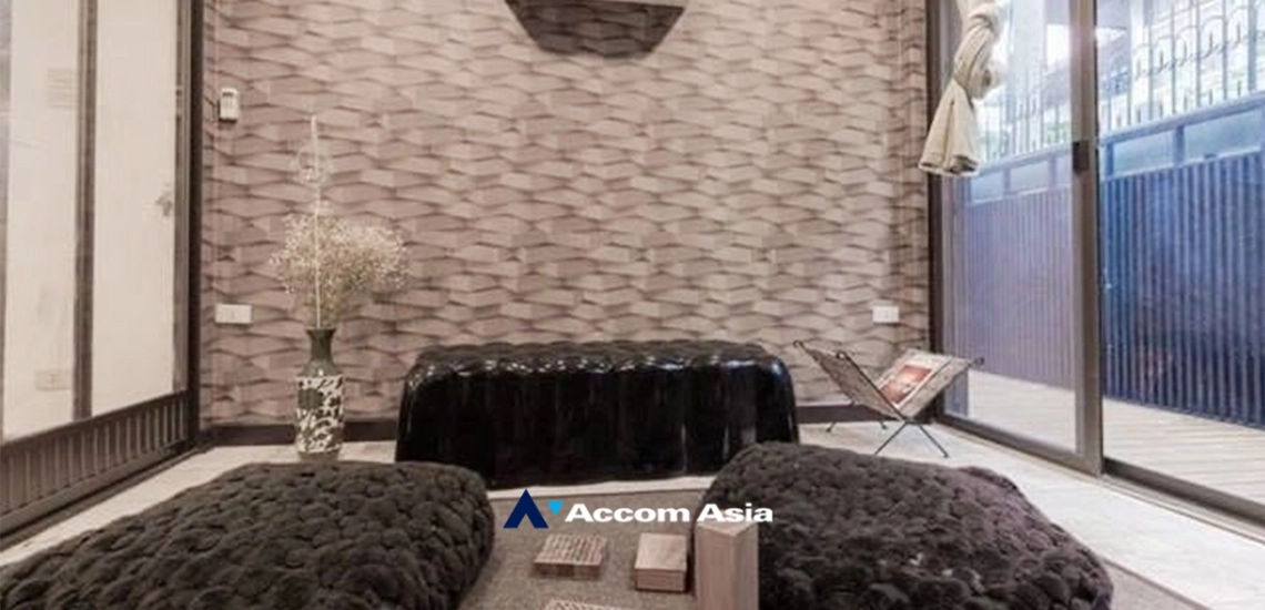  1  4 br House For Rent in Sukhumvit ,Bangkok BTS Ekkamai AA18163