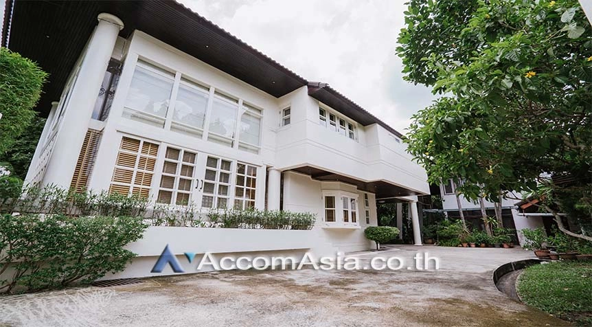 unit 2 Bedrooms  House For Rent in Sathorn, Bangkok  near MRT Lumphini (9005603)