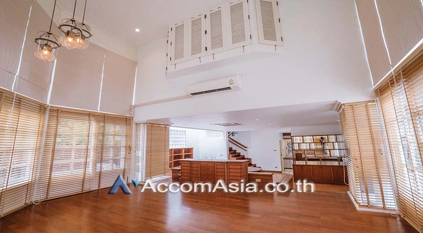 unit 2 Bedrooms  House For Rent in Sathorn, Bangkok  near MRT Lumphini (9005603)