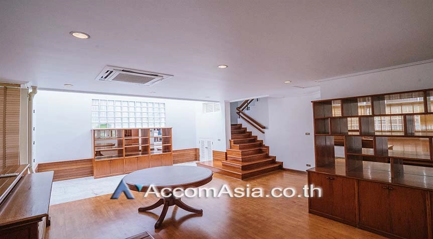 unit 2 Bedrooms  House For Rent in Sathorn, Bangkok  near MRT Lumphini (9005603)