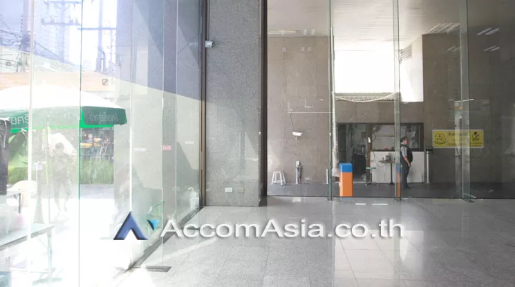  1  Studio Retail / Showroom For Rent in Charoen Nakhon ,Bangkok BTS Krung Thon Buri at Thai Sri Tower AA18220