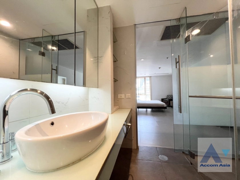 8  2 br Condominium For Rent in Silom ,Bangkok MRT Silom - BTS Sala Daeng at The Legend Saladaeng AA18221