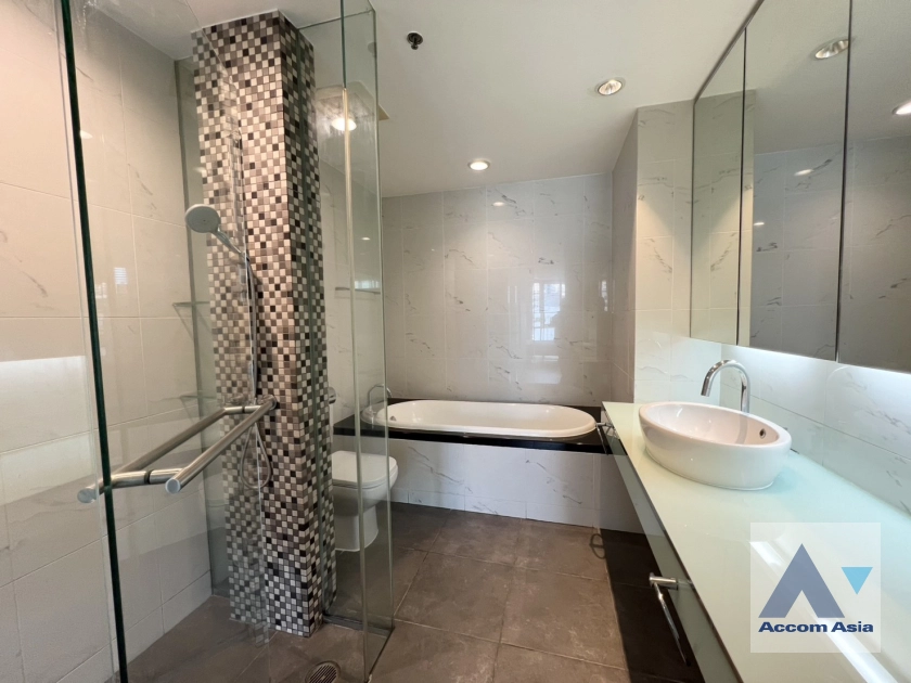 9  2 br Condominium For Rent in Silom ,Bangkok MRT Silom - BTS Sala Daeng at The Legend Saladaeng AA18221