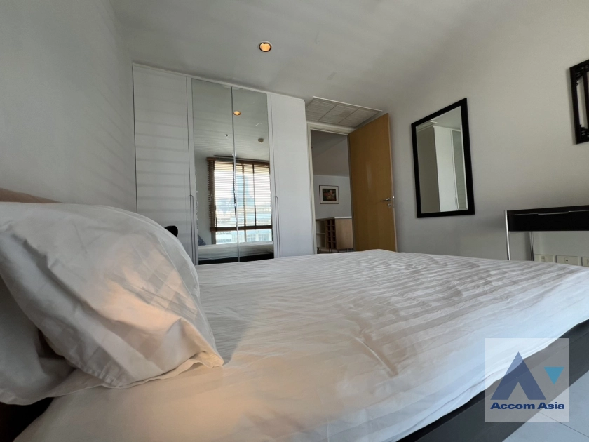 7  2 br Condominium For Rent in Silom ,Bangkok MRT Silom - BTS Sala Daeng at The Legend Saladaeng AA18221