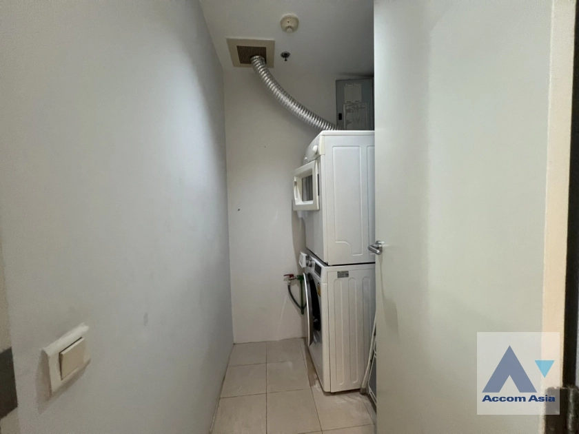 11  2 br Condominium For Rent in Silom ,Bangkok MRT Silom - BTS Sala Daeng at The Legend Saladaeng AA18221