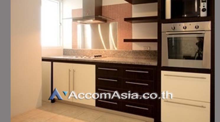 unit 3 Bedrooms  Condominium For Rent in Sukhumvit, Bangkok  near BTS Ekkamai (AA18227)