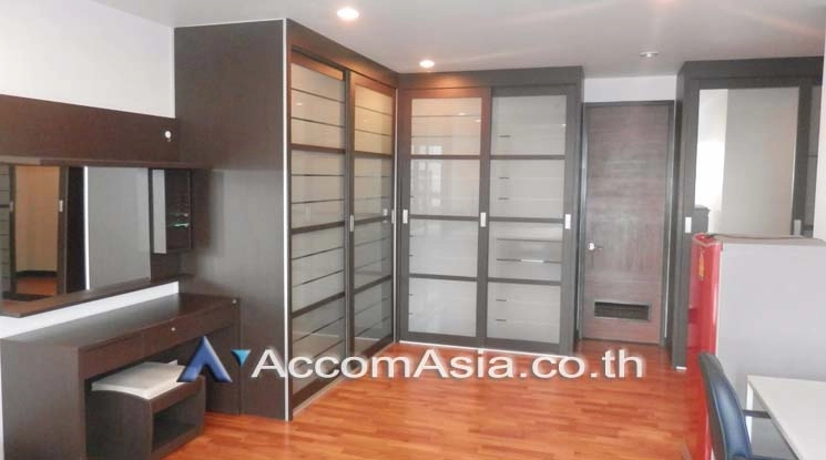 unit 3 Bedrooms  Condominium For Rent in Sukhumvit, Bangkok  near BTS Ekkamai (AA18229)