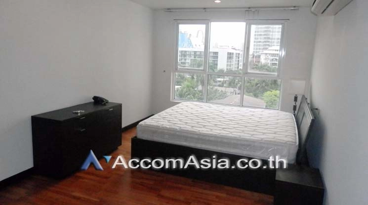 unit 3 Bedrooms  Condominium For Rent in Sukhumvit, Bangkok  near BTS Ekkamai (AA18229)