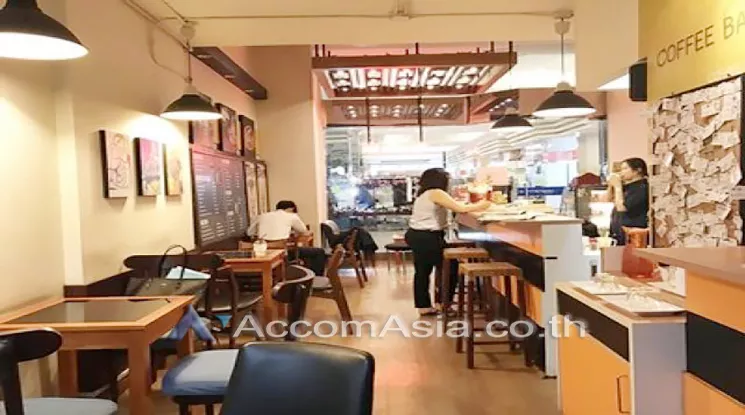 4  Retail / Showroom For Sale in Ratchadaphisek ,Bangkok ARL Ramkhamhaeng at Charn Issara Tower 2 AA18243