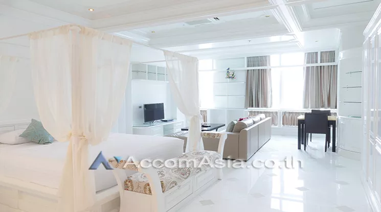  2 Bedrooms  Condominium For Sale in Charoennakorn, Bangkok  near BTS Krung Thon Buri (AA18276)