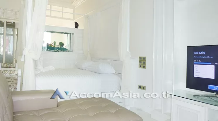  2 Bedrooms  Condominium For Sale in Charoennakorn, Bangkok  near BTS Krung Thon Buri (AA18276)