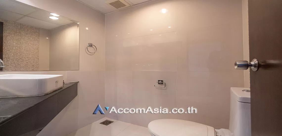 11  3 br Apartment For Rent in Sukhumvit ,Bangkok BTS Asok - MRT Sukhumvit at Family Apartment with Lake View AA18281