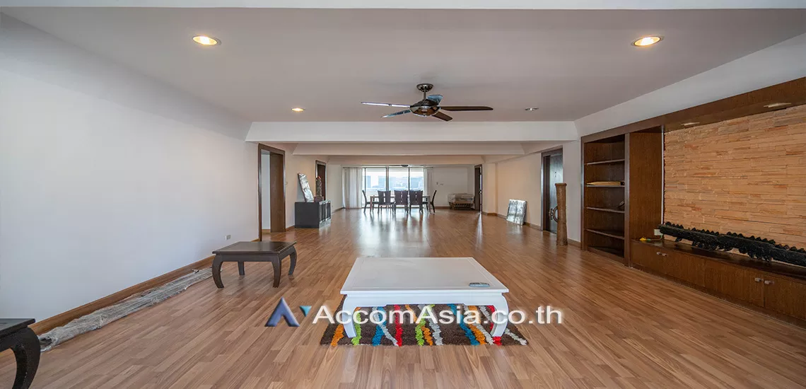 4  3 br Apartment For Rent in Sukhumvit ,Bangkok BTS Asok - MRT Sukhumvit at Family Apartment with Lake View AA18281
