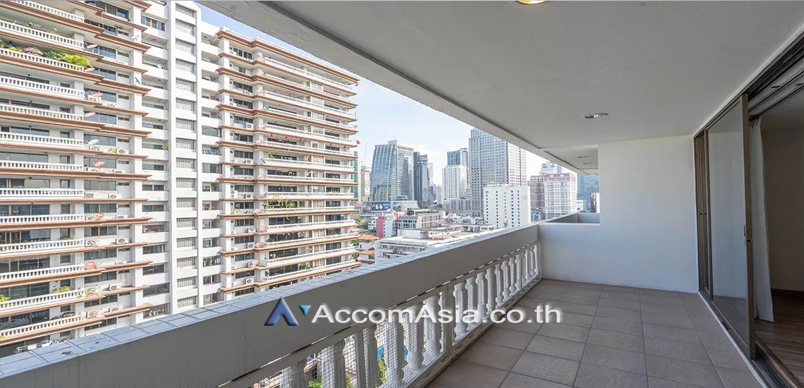 5  3 br Apartment For Rent in Sukhumvit ,Bangkok BTS Asok - MRT Sukhumvit at Family Apartment with Lake View AA18281