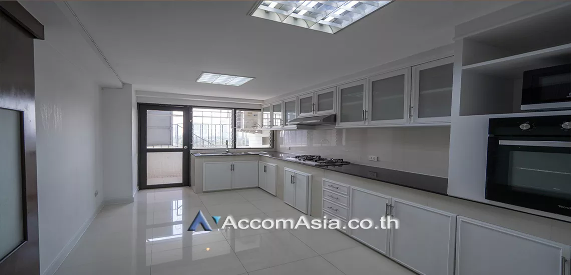 7  3 br Apartment For Rent in Sukhumvit ,Bangkok BTS Asok - MRT Sukhumvit at Family Apartment with Lake View AA18281