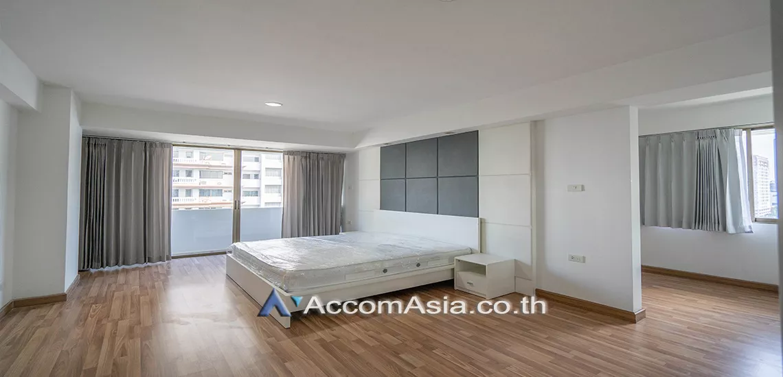 8  3 br Apartment For Rent in Sukhumvit ,Bangkok BTS Asok - MRT Sukhumvit at Family Apartment with Lake View AA18281