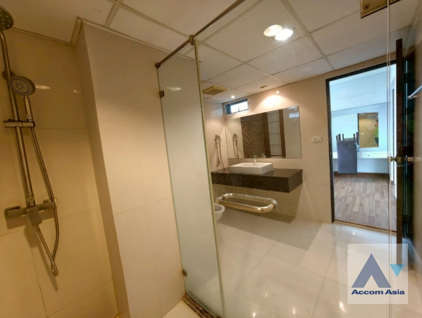 12  3 br Apartment for rent and sale in Sukhumvit ,Bangkok BTS Asok - MRT Sukhumvit at Family Apartment with Lake View AA18281