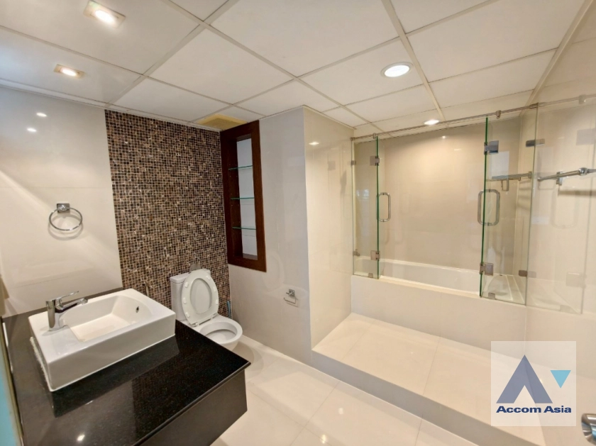 15  3 br Apartment for rent and sale in Sukhumvit ,Bangkok BTS Asok - MRT Sukhumvit at Family Apartment with Lake View AA18281