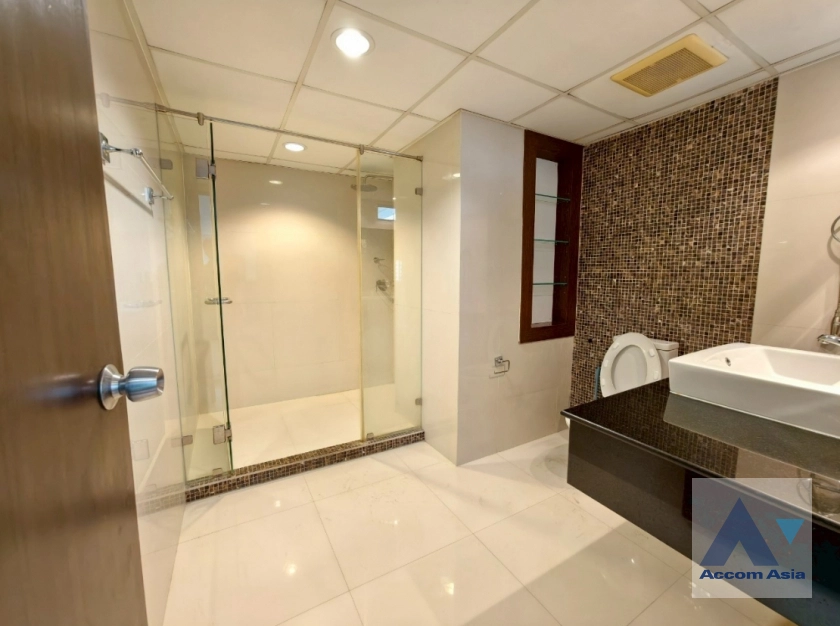 11  3 br Apartment for rent and sale in Sukhumvit ,Bangkok BTS Asok - MRT Sukhumvit at Family Apartment with Lake View AA18281