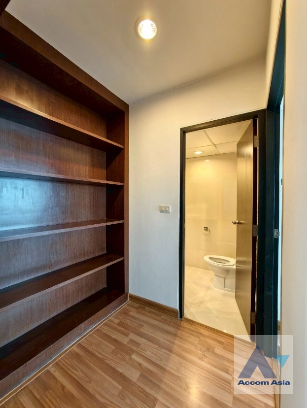 6  3 br Apartment for rent and sale in Sukhumvit ,Bangkok BTS Asok - MRT Sukhumvit at Family Apartment with Lake View AA18281