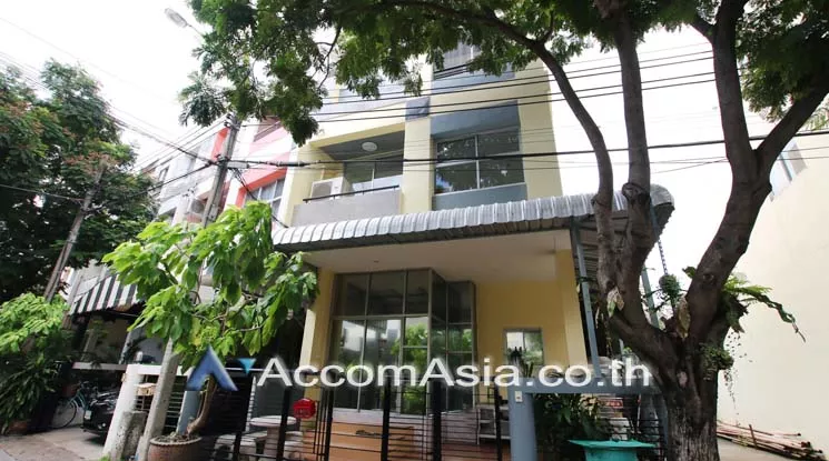 Home Office, Pet friendly |  3 Bedrooms  House For Rent in Sukhumvit, Bangkok  near BTS Phra khanong (AA18285)