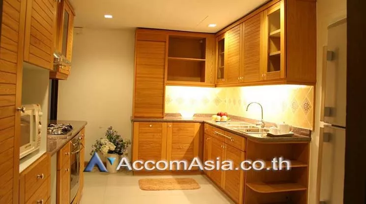 Big Balcony |  3 Bedrooms  Apartment For Rent in Sukhumvit, Bangkok  near MRT Queen Sirikit National Convention Center (AA18304)