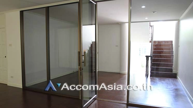 unitHome Office |  4 Bedrooms  Townhouse For Rent in Sukhumvit, Bangkok  near BTS Nana (AA18310)