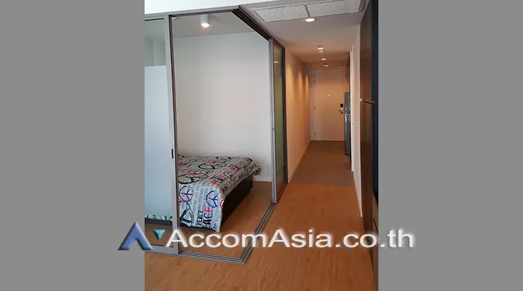 1 Bedroom  Condominium For Rent in Silom, Bangkok  near BTS Chong Nonsi - MRT Sam Yan (AA18350)