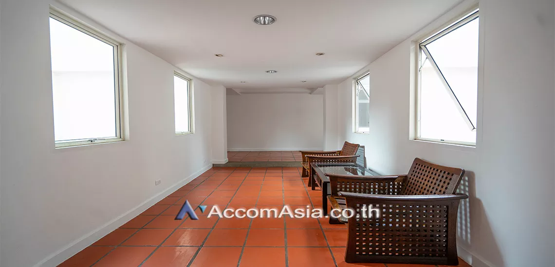 4  4 br Apartment For Rent in Ploenchit ,Bangkok BTS Ploenchit at Set among tropical atmosphere AA18355