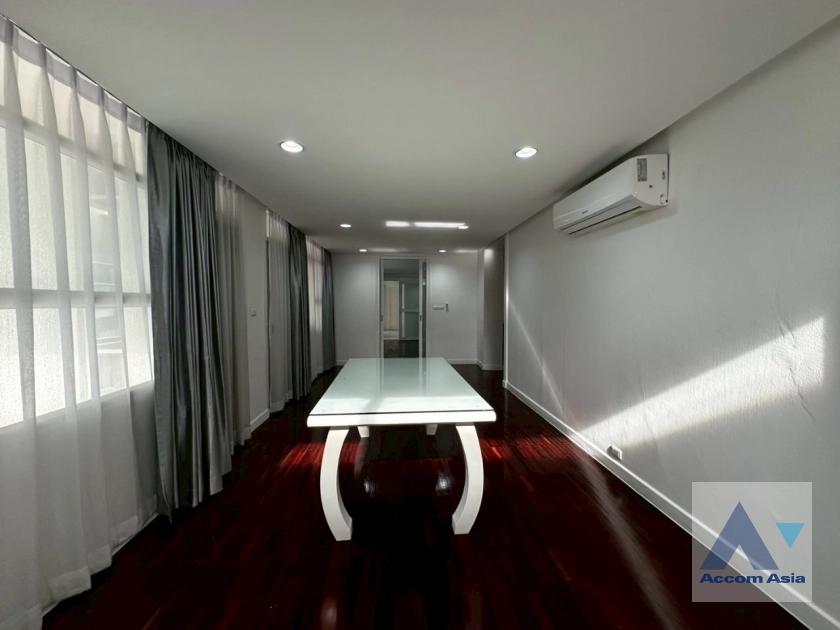 5  4 br Apartment For Rent in Ploenchit ,Bangkok BTS Ploenchit at Set among tropical atmosphere AA18355