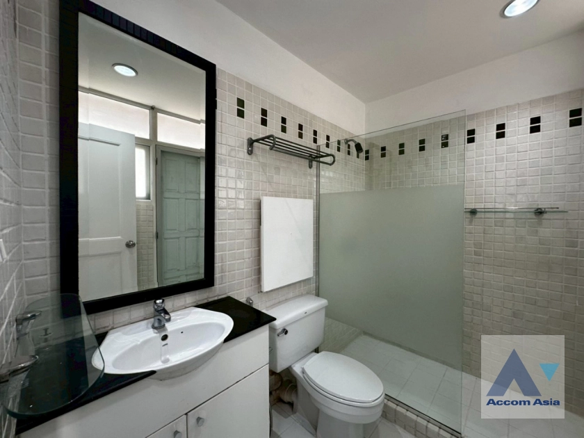 32  4 br Apartment For Rent in Ploenchit ,Bangkok BTS Ploenchit at Set among tropical atmosphere AA18355