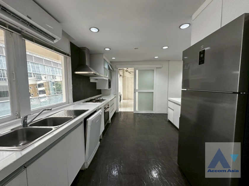 6  4 br Apartment For Rent in Ploenchit ,Bangkok BTS Ploenchit at Set among tropical atmosphere AA18355