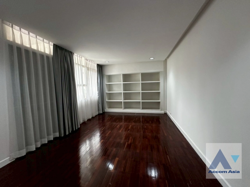 18  4 br Apartment For Rent in Ploenchit ,Bangkok BTS Ploenchit at Set among tropical atmosphere AA18355