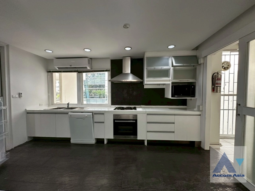 7  4 br Apartment For Rent in Ploenchit ,Bangkok BTS Ploenchit at Set among tropical atmosphere AA18355