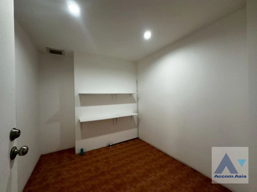 30  4 br Apartment For Rent in Ploenchit ,Bangkok BTS Ploenchit at Set among tropical atmosphere AA18355
