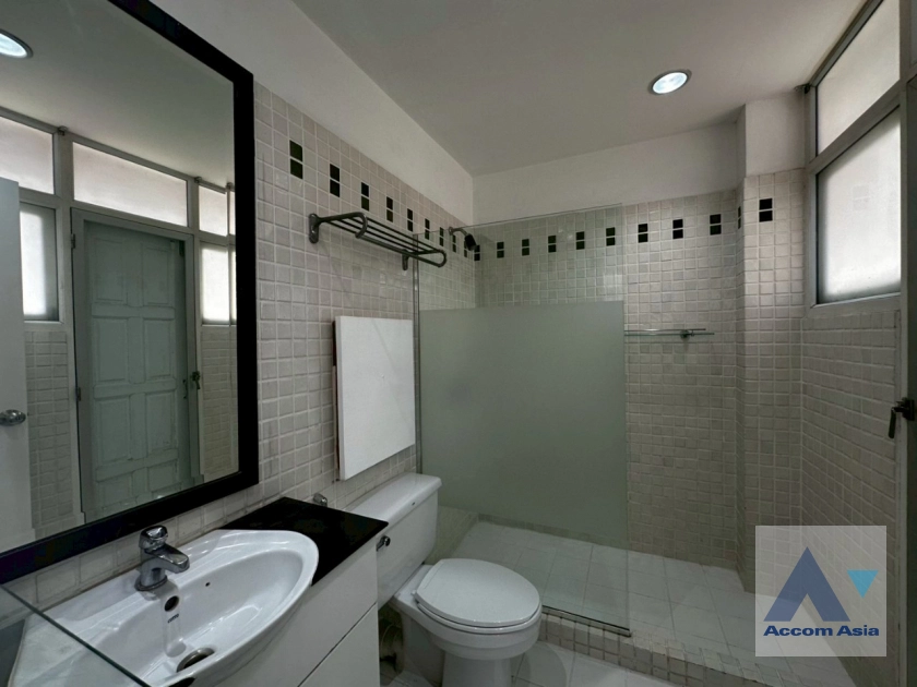 33  4 br Apartment For Rent in Ploenchit ,Bangkok BTS Ploenchit at Set among tropical atmosphere AA18355