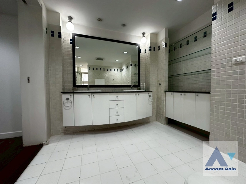 24  4 br Apartment For Rent in Ploenchit ,Bangkok BTS Ploenchit at Set among tropical atmosphere AA18355